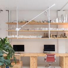 Metal Long Arm Wall Lamp
